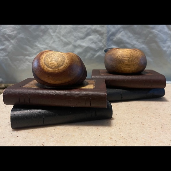 VTG Two Mandalay Hand Carved Kitty Cats Sleeping On A Stack Of Books - Picture 4 of 7